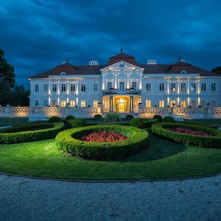 Art Hotel Kastiel Tomášov エクステリア 写真